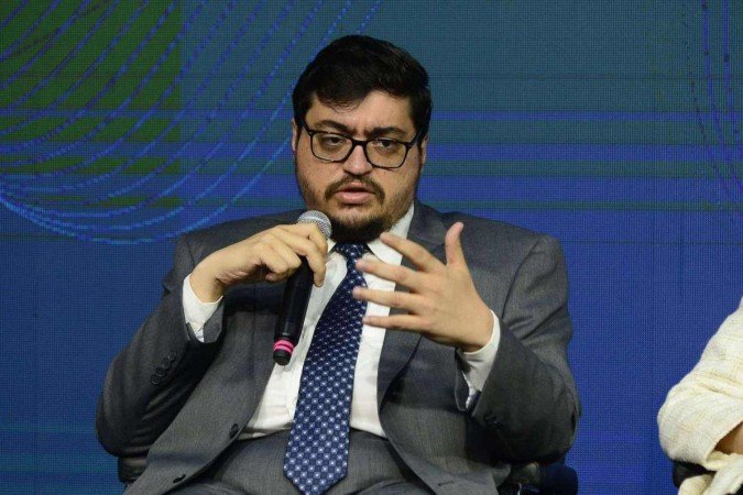  Felipe Salto, economista-chefe e sócio da Warren Investimentos, no CB Debate ? Desafios 2025: o futuro do Brasil em pauta