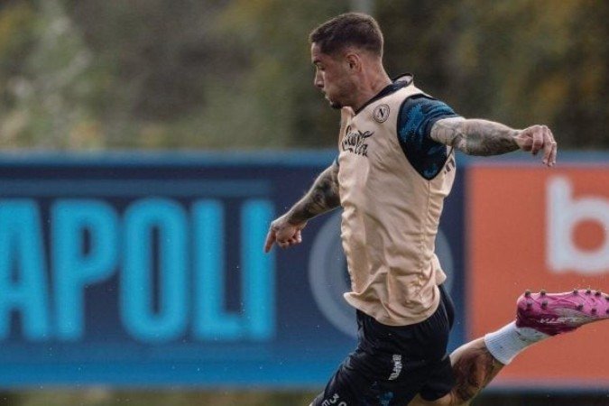 Líder Napoli vai em busca de uma vitória que o deixará mais perto do título italiano - (crédito: Foto: Divulgação/Napoli) Líder Napoli vai em busca de uma vitória que o deixará mais perto do título italiano - (crédito: Foto: Divulgação/Napoli)