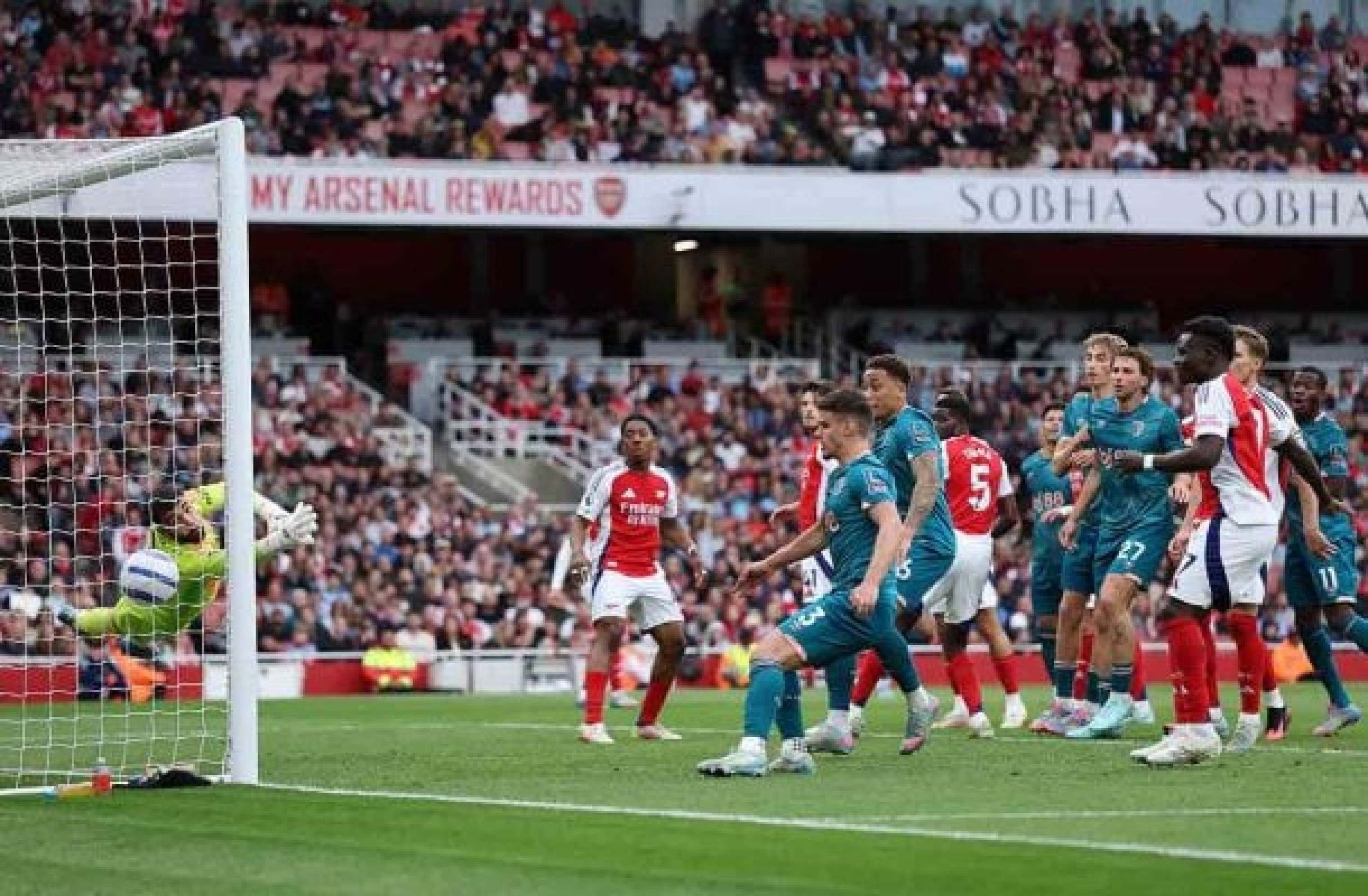Arsenal leva virada do Bournemouth e não garante vaga na Champions
