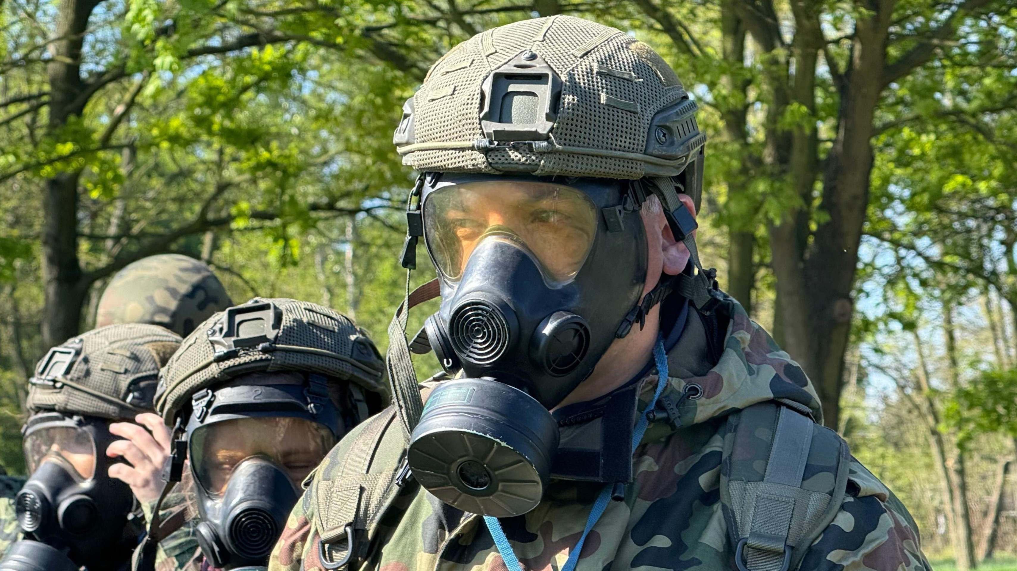 O programa militar tem alta demanda, e o governo quer expandi-lo para treinar todos os homens adultos da Polônia -  (crédito: BBC)