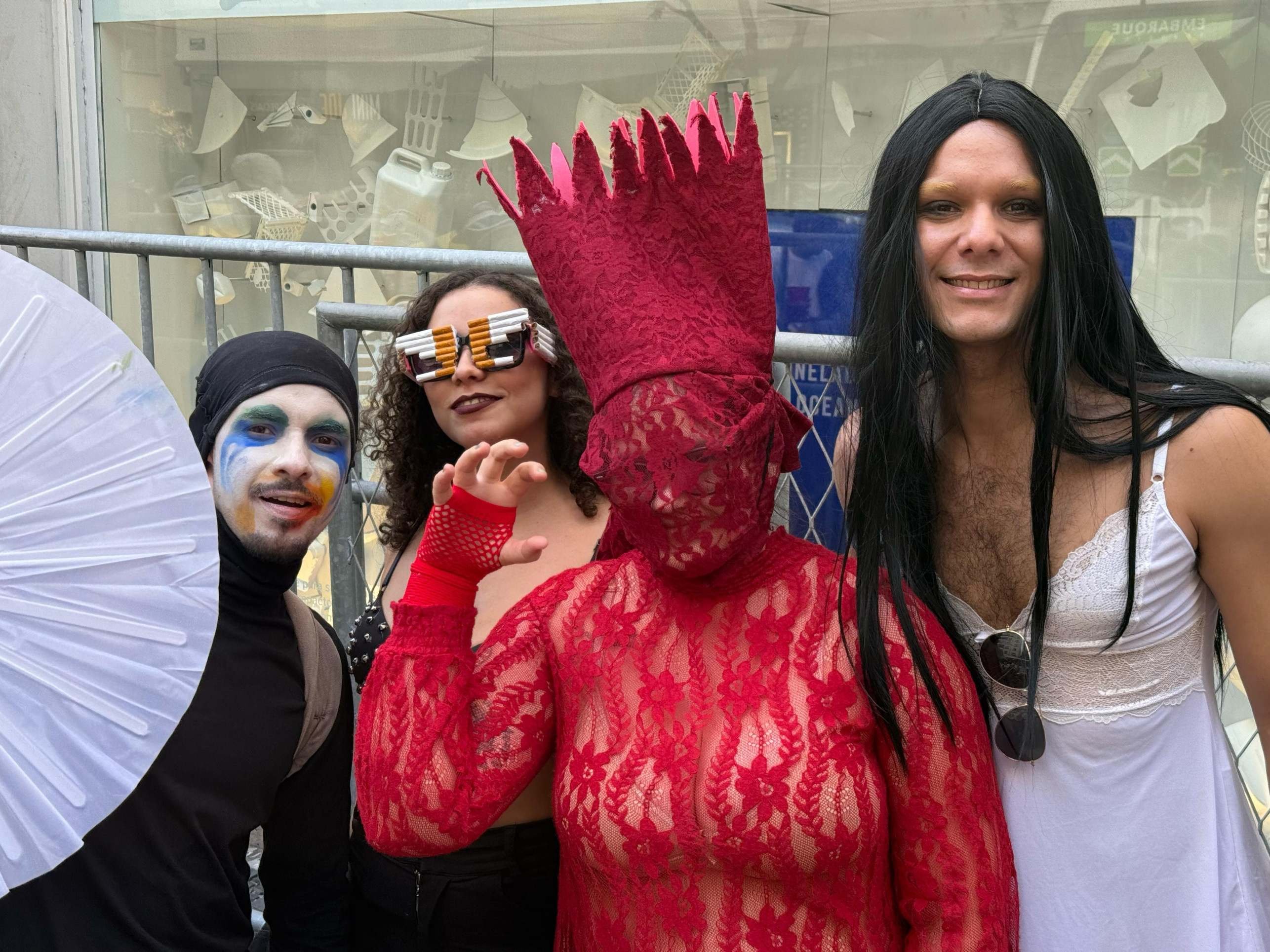 Nicole Porto e amigos: festa para ver a Lady Gaga