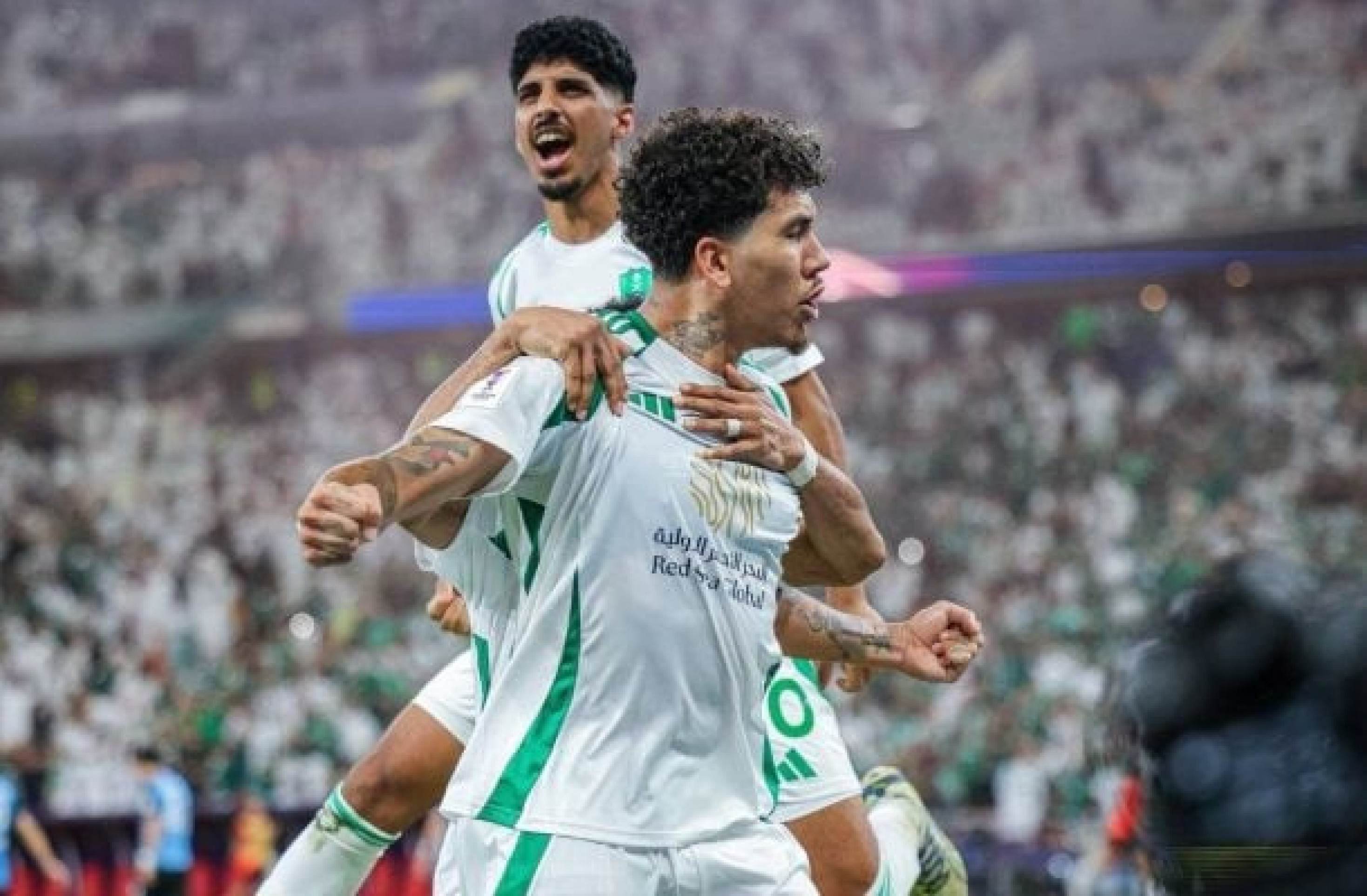 Com assistências de Firmino, Al Ahli é campeão inédito e invicto da Liga dos Campeões da ??sia Com assistências de Firmino, Al Ahli é campeão inédito e invicto da Liga dos Campeões da ??sia