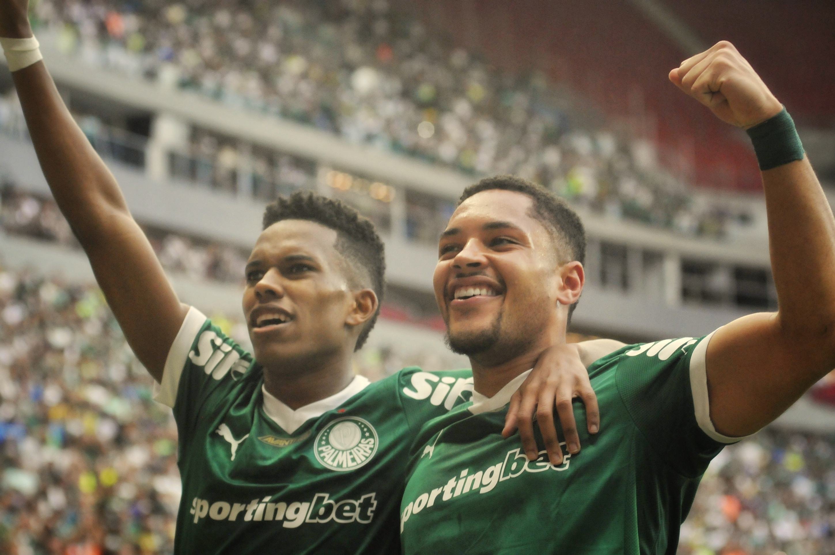 Vitor Roque desencanta e Palmeiras bate o Vasco no Mané Garrincha