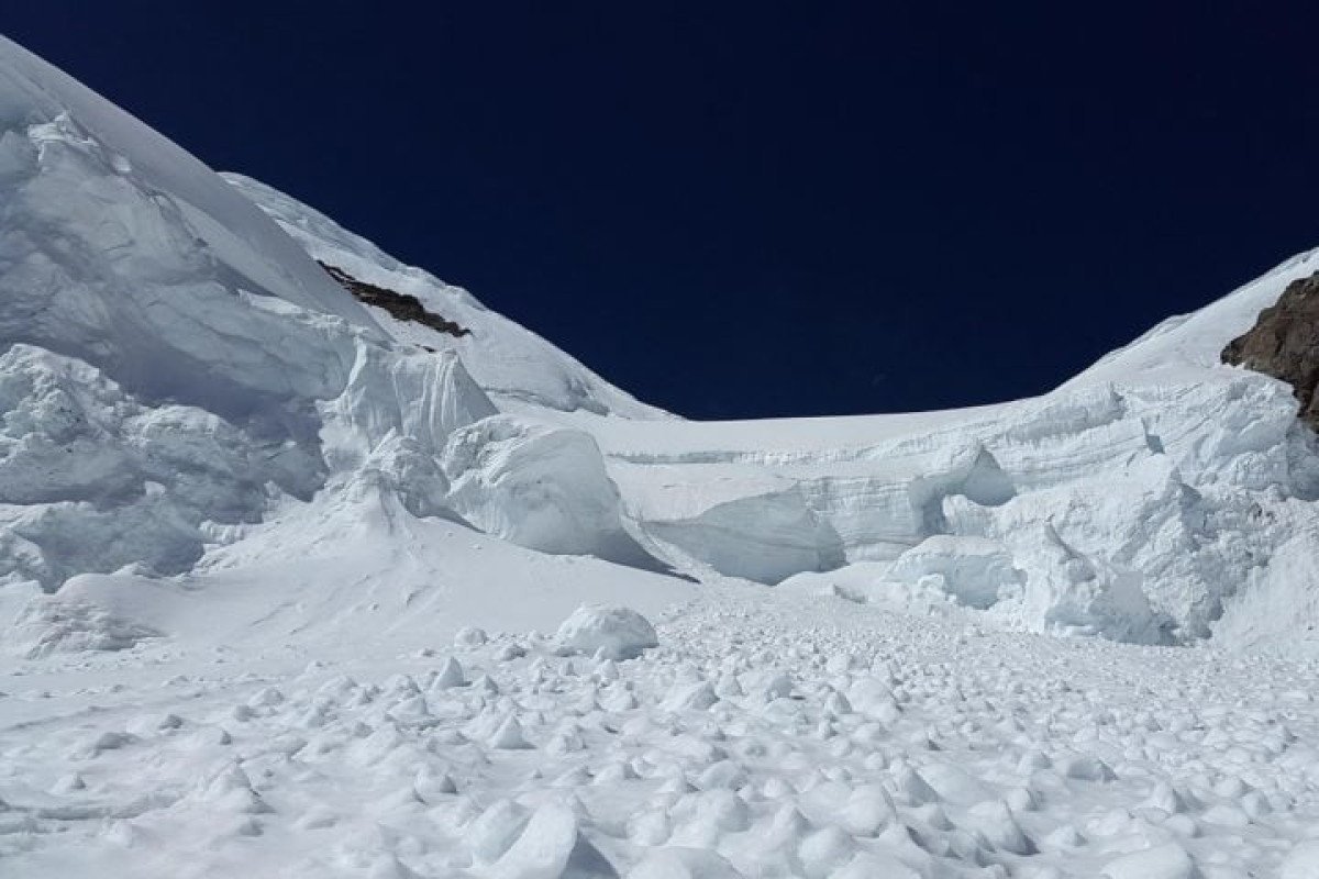 Pra quem não viu: Homem é salvo após ficar uma hora soterrado por avalanche