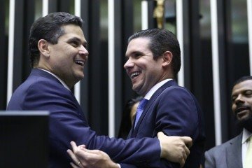 Alcolumbre e Motta passam os próximos dias ao lado de Lula. Senador quer ser aquinhoado para trabalhar contra a instalação da CPMI -  (crédito: Vinicius Loures/Câmara dos Deputados)