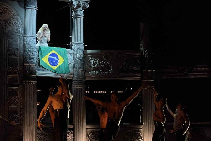 Show em Copacabana foi visto por mais de 2 milhões de pessoas - (crédito: STRINGER / AFP) Show em Copacabana foi visto por mais de 2 milhões de pessoas - (crédito: STRINGER / AFP)