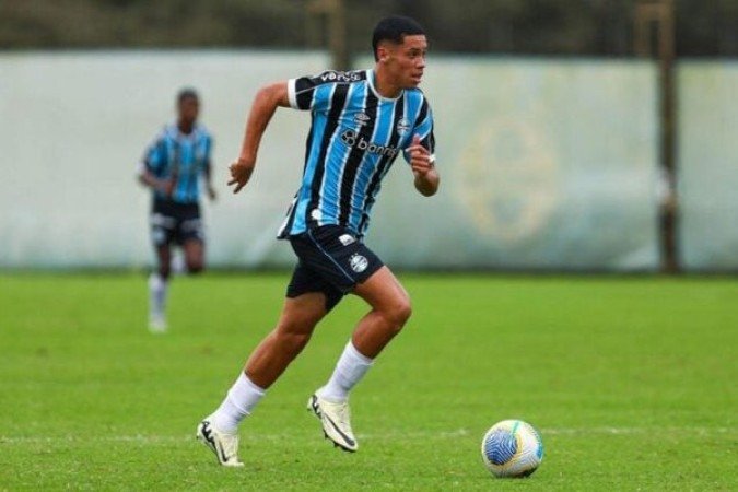 ALYSSON – Substituiu Edenilson no intervalo. Melhorou o comportamento ofensivo do time. Foi dele a bela jogada que iniciou a jogada do gol de Cristian Olivera. NOTA 6,5. Foto: Lucas Uebel/Grêmio