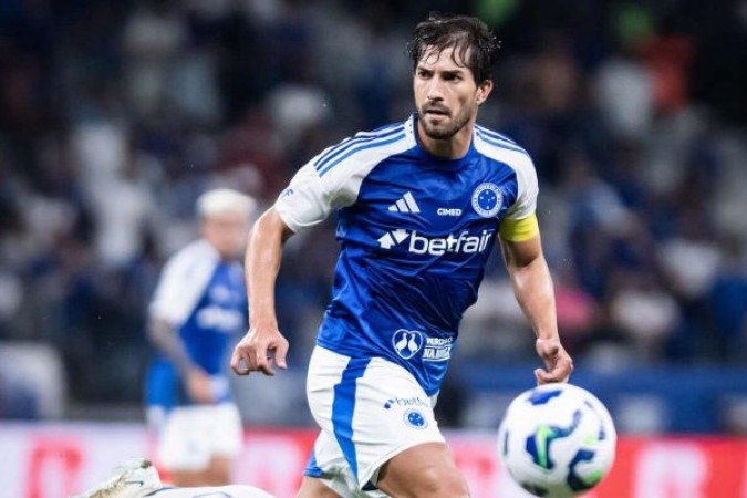 LUCAS SILVA – Muito bem fechando os espaços no meio-campo, obrigando o Flamengo a buscar alternativas. Auxiliou na marcação e foi correto na saída de bola. Está em grande fase. NOTA 7,5. Foto: Gustavo Aleixo/Cruzeiro