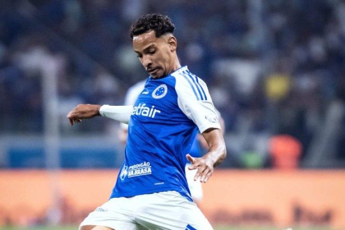 MATHEUS PEREIRA – Muito bem na criação, distribuindo o jogo com inteligência e encontrando os companheiros bem posicionados. O passe que deu para Christian quase resultou em gol no primeiro tempo. Rossi salvou. NO segundo tempo, mais uma finalização perigos, que Rossi, de novo salvou. NOTA 7,0. Foto: Gustavo Aleixo/Cruzeiro