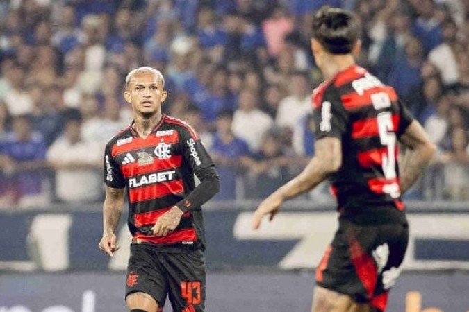 WESLEY – Curiosamente, ficou mais preso à defesa do que o habitual, aparecendo pouco no ataque. Um dos que jogaram bem abaixo do que normalmente mostra, principalmente no segundo tempo.  NOTA 5,5. Foto: Adriano Fontes/Flamengo