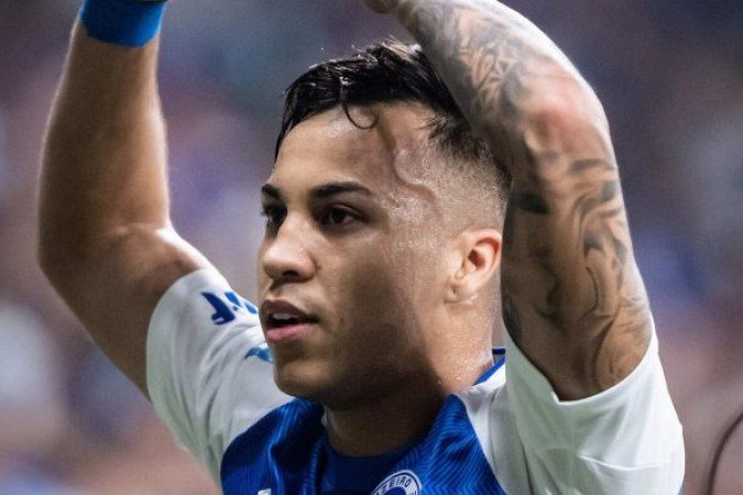 KAIO JORGE – Um terror nos contra-ataques. Deixou Léo Pereira para trás antes de fazer o primeiro gol do jogo. Depois, arriscou um chute venenoso que Rossi defendeu parcialmente, e a bola ainda bateu no travessão. Ao lado de Rossi, o melhor em campo. NOTA 8,5. Foto: Gustavo Aleixo/Cruzeiro