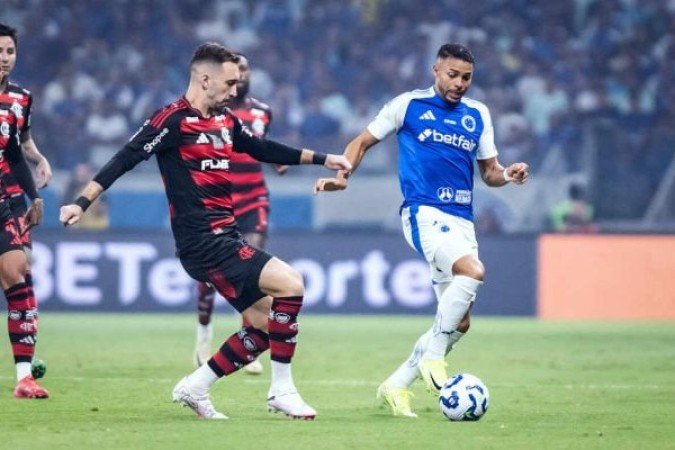 WANDERSON â?? Taticamente fez um papel notÃ¡vel, segurando o lateral e ajudando a marcaÃ§Ã£o. No ataque, apareceu com destaque em um Ãºnico lance, mas quase marcando de peito, Rossi salvou. NOTA 7,0. Foto: Gustavo Aleixo/Cruzeiro