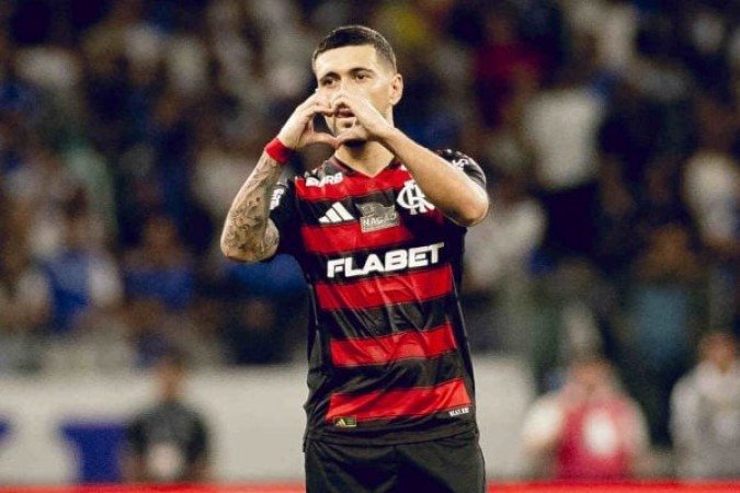 ARRASCAETA – Foi quem melhor conseguiu driblar a forte marcação, com passes de muita qualidade. Marcou um golaço de fora da área, empatando o jogo no primeiro tempo. Caiu de rendimento no segundo tempo. NOTA 6,5. Foto:  Adriano Fontes/Flamengo