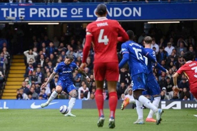 Momento do gol marcado por Enzo Fernandez na vitória do Chelsea sobre o Liverpool - (crédito: Foto: Justin Setterfield/Getty Images) Momento do gol marcado por Enzo Fernandez na vitória do Chelsea sobre o Liverpool - (crédito: Foto: Justin Setterfield/Getty Images)