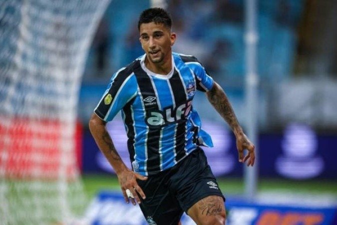 CRISTIAN OLIVERA – De longe o melhor e mais objetivo jogador do ataque gremista. Muita luta, vontade e quase marcou um gol no primeiro tempo, mas Brazão abafou. Um pouco menos intenso no segundo tempo, mas estava no lugar certo para fazer o gol que decidiu o 1 a 0. NOTA 7,5. Foto: Lucas Uebel/Grêmio