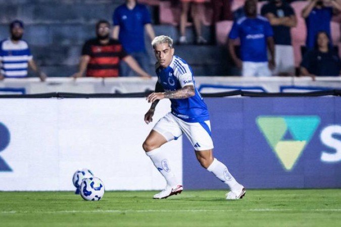 FÁGNER – Eficaz sempre que apareceu no apoio. Na defesa, contou com ajuda de Christian, Lucas Silva e Fabrício Bruno, o que minimizou o fato de estar um pouco mais lento do que no início da carreira. Ganhou a maioria dos duelos contra Cebolinha. NOTA 7,0. Foto: Gustavo Aleixo/Cruzeiro