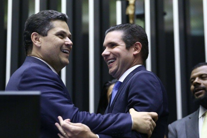 Alcolumbre e Motta passam os próximos dias ao lado de Lula. Senador quer ser aquinhoado para trabalhar contra a instalação da CPMI - (crédito: Vinicius Loures/Câmara dos Deputados) Alcolumbre e Motta passam os próximos dias ao lado de Lula. Senador quer ser aquinhoado para trabalhar contra a instalação da CPMI - (crédito: Vinicius Loures/Câmara dos Deputados)