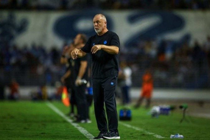 Mano conhece primeira vitória à frente do Grêmio, após quatro jogos - (crédito: Lucas Uebel/Grêmio) Mano conhece primeira vitória à frente do Grêmio, após quatro jogos - (crédito: Lucas Uebel/Grêmio)