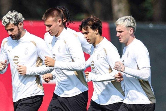 Jogadores do Milan durante treinamento da equipe - (crédito: Foto: Divulgação) Jogadores do Milan durante treinamento da equipe - (crédito: Foto: Divulgação)