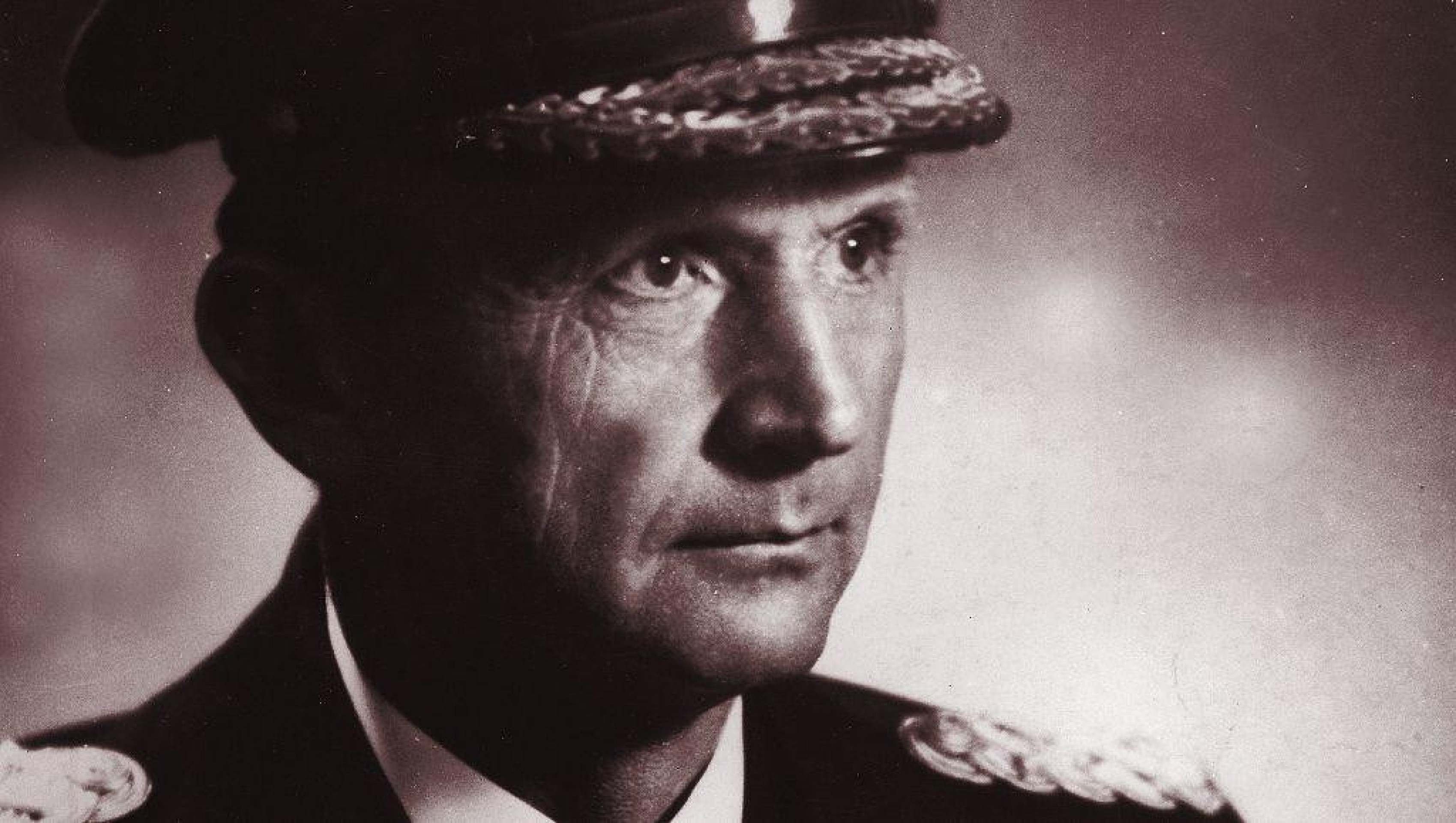 O almirante escolhido como sucessor de Hitler e que teve apenas uma condenação de 10 anos — e pensão do governo