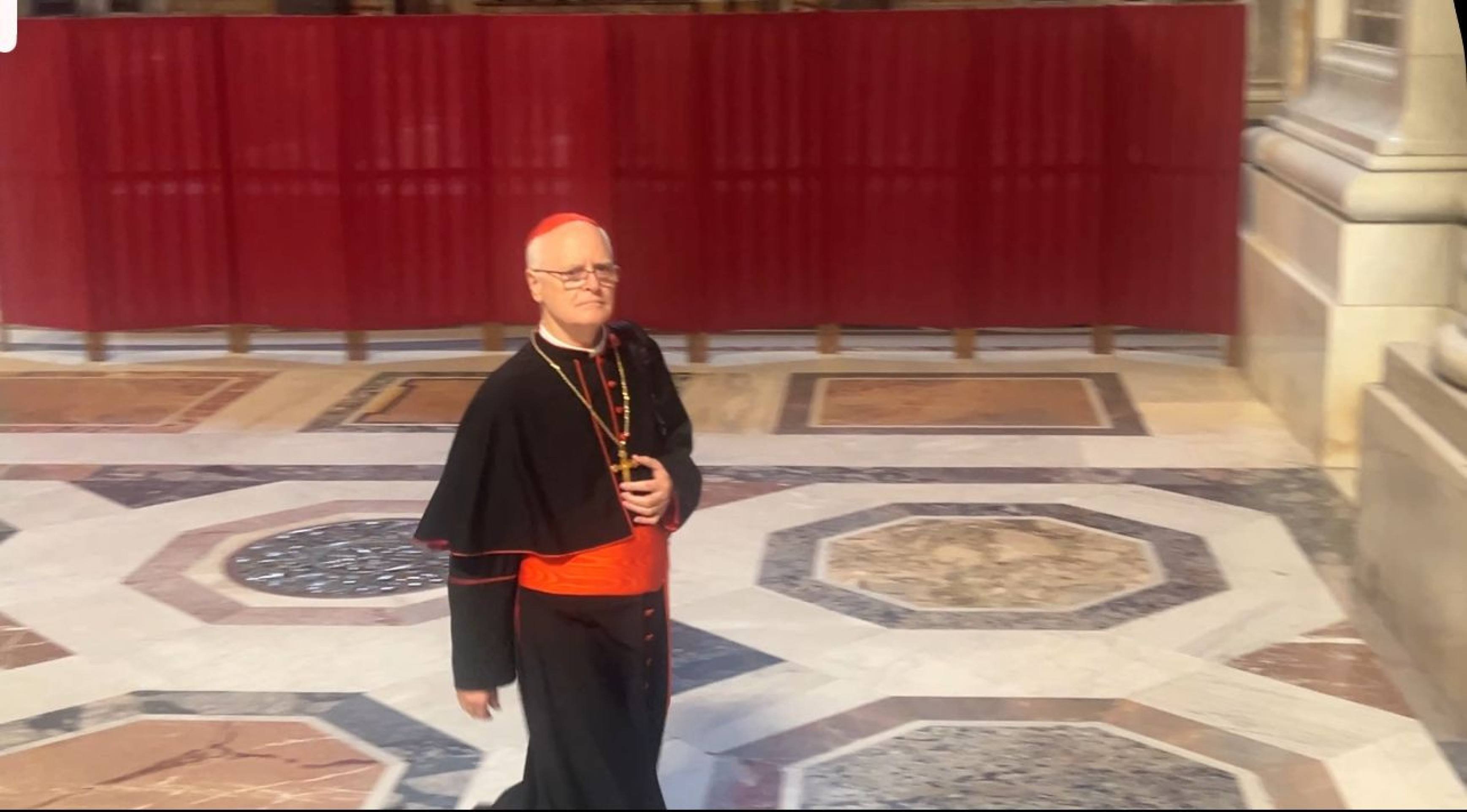 Dom Odilo Scherer chega para a missa na Bas