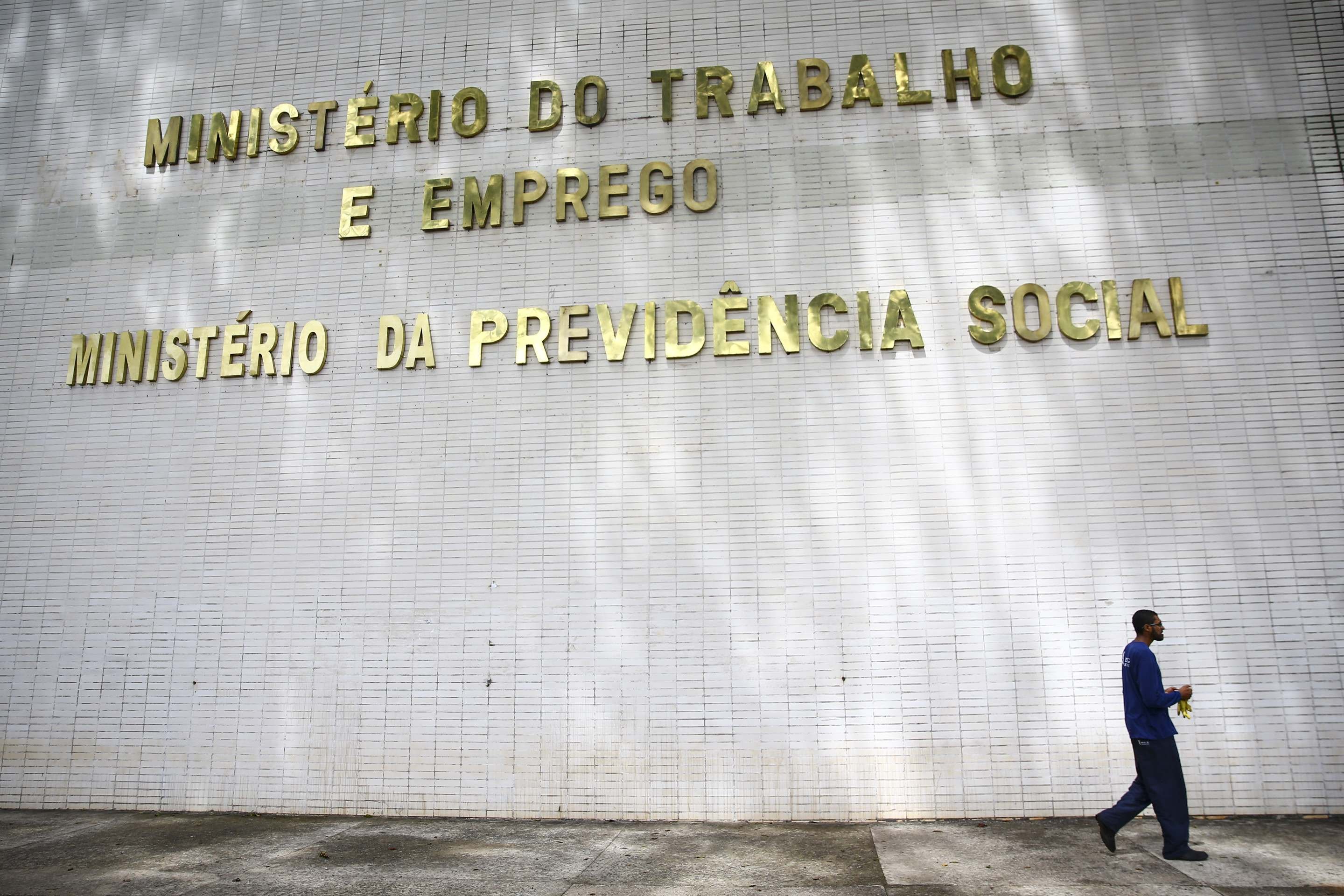 Relatório de auditoria lista irregularidades, omissões e suspeitas