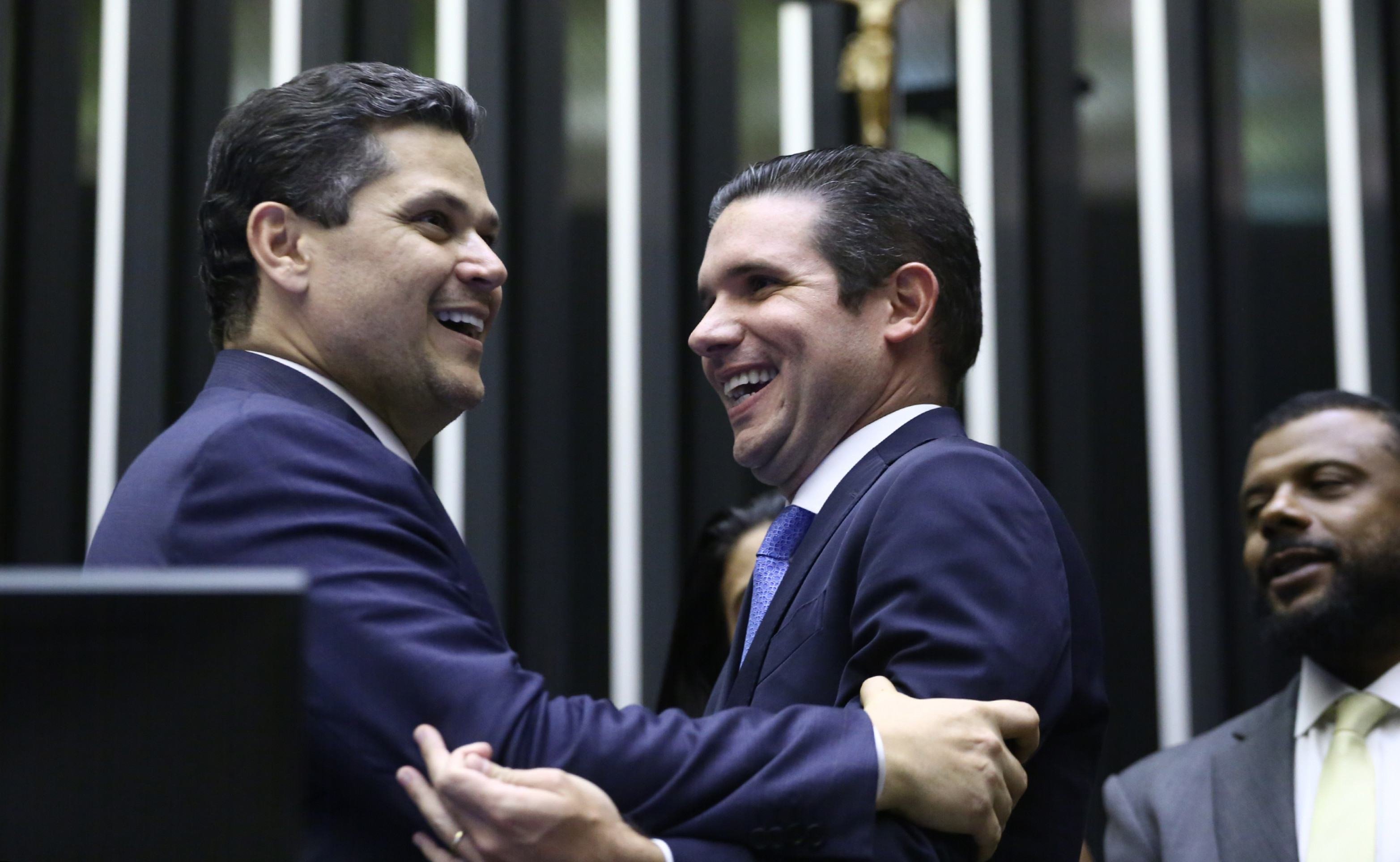 Governo ganha tempo para enfrentar CPMI pedida pela oposição