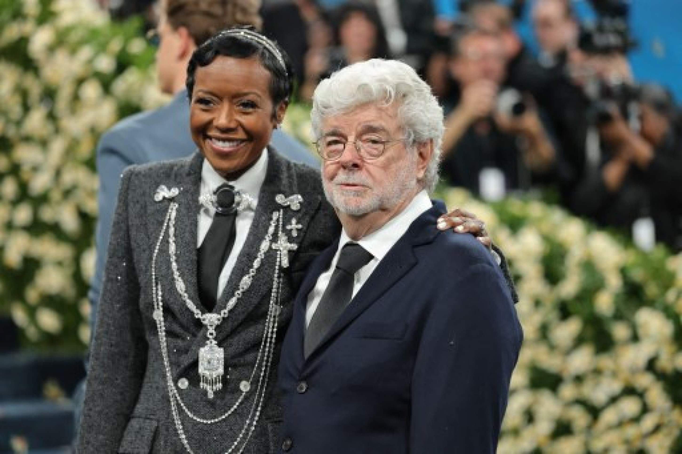 Acompanhado da esposa Mellody Lucas, George Lucas, criador da aclamada saga Star Wars, esteve na cerimônia em Nova York 