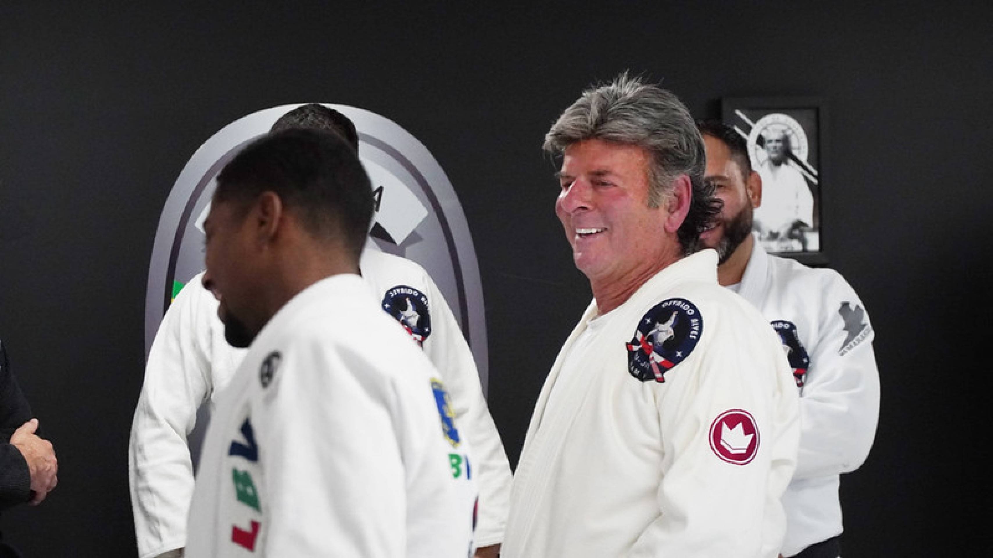 Crianças do Complexo da Maré fazem aula de jiu-jitsu com ministro do STF.