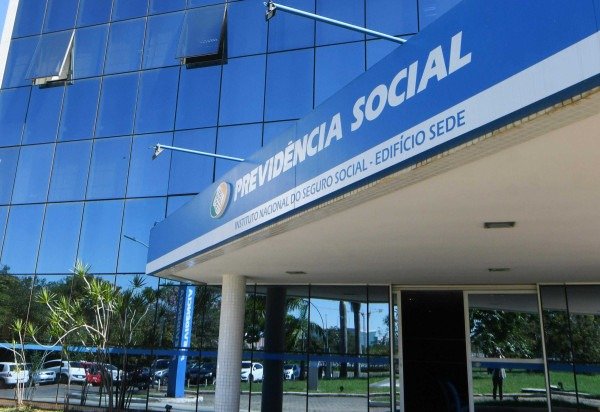 Mais de 9 milhões de cidadãos foram notificados através do aplicativo meu INSS nesta terça-feira (13/5)  -  (crédito:   Ed Alves CB/DA Press)