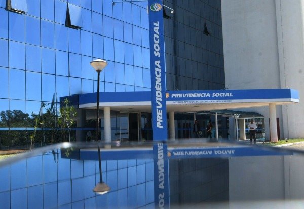 Os novos 14 investigados serão processados pelos descontos ilegais de benefícios de aposentados e pensionistas do INSS -  (crédito:   Ed Alves CB/DA Press)
