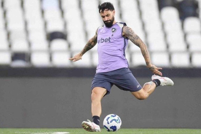Mastriani sentiu dores musculares no treino e deve desfalcar o Botafogo na Libertadores - (crédito: - Foto: Vitor Silva/Botafogo) Mastriani sentiu dores musculares no treino e deve desfalcar o Botafogo na Libertadores - (crédito: - Foto: Vitor Silva/Botafogo)