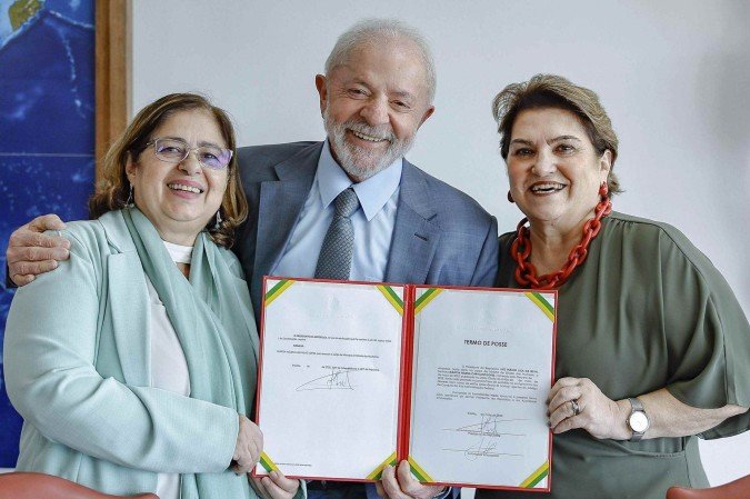 Presidente da República, Luiz Inácio Lula da Silva, empossa Márcia Helena Carvalho Lopes como Ministra de Estado das Mulheres - (crédito: Ricado Stuckert/PR) Presidente da República, Luiz Inácio Lula da Silva, empossa Márcia Helena Carvalho Lopes como Ministra de Estado das Mulheres - (crédito: Ricado Stuckert/PR)