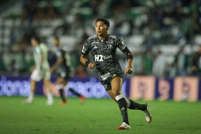 RONY - Apesar de aparecer bem no campo de ataque, inclusive com um gol anulado. Entretanto, o atacante fez uma partida muito discreta e pouco conseguiu ajudar no time alvinegro. Nota: 5 - 