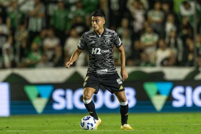 FAUSTO VERA - O argentino teve uma presença de jogo segura ao longo do jogo e apareceu bem no meio de campo. Nota: 6 - Foto: Pedro Souza/Atlético-MG