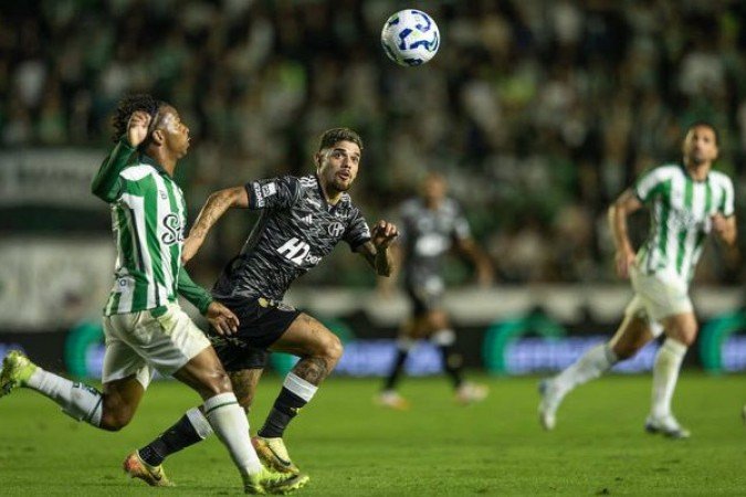 RUBENS - Um dos grandes destaques da partida. Apareceu muito bem no meio de campo, com uma grande número de desarme, além de uma participação constante no campo de ataque. Nota: 7 - Foto: Pedro Souza/Atlético-MG