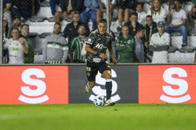 CUELLO - O argentino participou muito do jogo, com boas jogadas pelo lado esquerdo. Entretanto, pecou muito nos momentos de finalização, enrolando um pouco as jogadas ao invés de tomar uma melhor definição. Nota: 6,5 - Foto: Pedro Souza/Atlético-MG