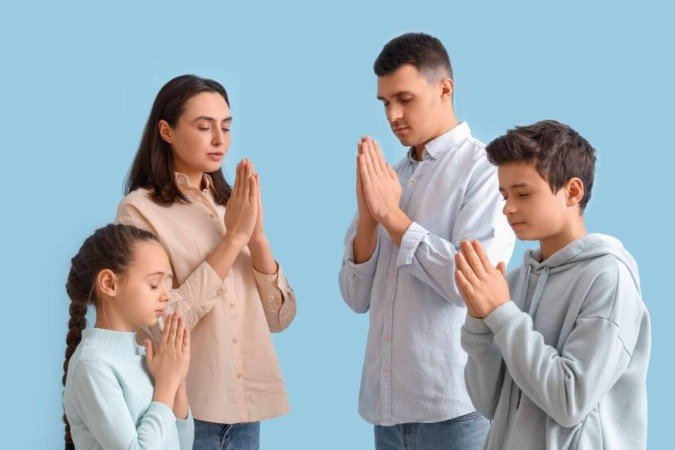 Orações podem ser feitas para garantir proteção divina aos filhos (Imagem: Pixel-Shot | Shutterstock) - (crédito: EdiCase) Orações podem ser feitas para garantir proteção divina aos filhos (Imagem: Pixel-Shot | Shutterstock) - (crédito: EdiCase)