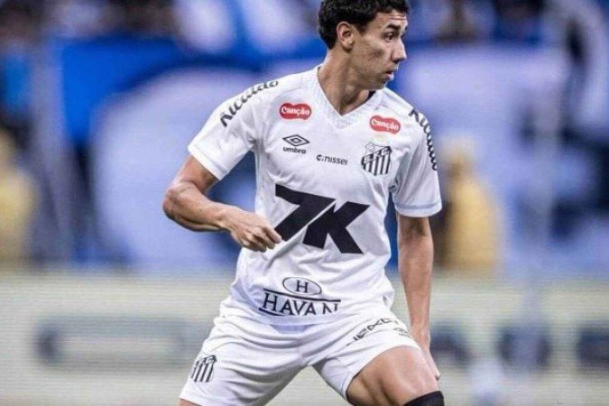 Gabriel Bontempo estreou no profissional na atual temporada -  (crédito: Foto: RaulBaretta_Photo / Santos FC)