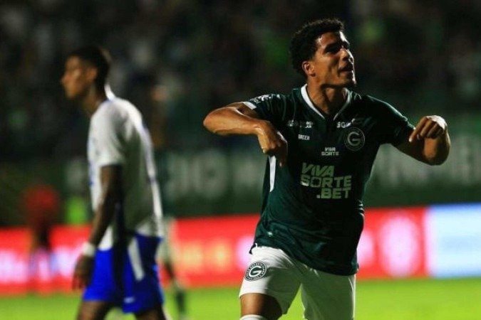 Pedrinho vibra após fazer o primeiro gol do Goiás, que vence o Avaí por 2 a 1 - (crédito: Carlos Costa/UAI FOTO/Goias) Pedrinho vibra após fazer o primeiro gol do Goiás, que vence o Avaí por 2 a 1 - (crédito: Carlos Costa/UAI FOTO/Goias)