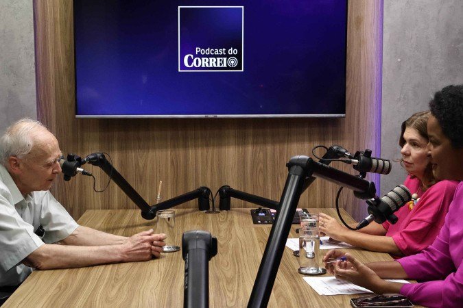 Especialista entrevistado pelas jornalistas Carmen Souza (D) e Sibele Negromonte adaptou o programa de telemedicina para realizar a pesquisa com 81 pessoas - (crédito: runa Gaston CB/DA Press) Especialista entrevistado pelas jornalistas Carmen Souza (D) e Sibele Negromonte adaptou o programa de telemedicina para realizar a pesquisa com 81 pessoas - (crédito: runa Gaston CB/DA Press)