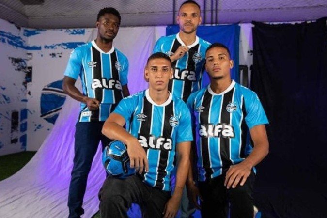 Grêmio inicia tratativas para definir se amplia contrato com a Umbro ou mudará de fornecedora de material esportivo - (crédito: Foto: Lucas Uebel / Grêmio FBPA) Grêmio inicia tratativas para definir se amplia contrato com a Umbro ou mudará de fornecedora de material esportivo - (crédito: Foto: Lucas Uebel / Grêmio FBPA)
