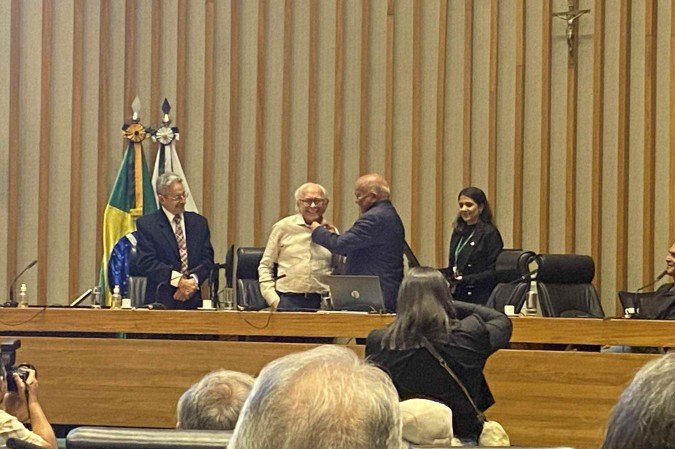 Climério Ferreira recebendo o título de cidadão honorário de Brasília - (crédito: Diller Abreu) Climério Ferreira recebendo o título de cidadão honorário de Brasília - (crédito: Diller Abreu)