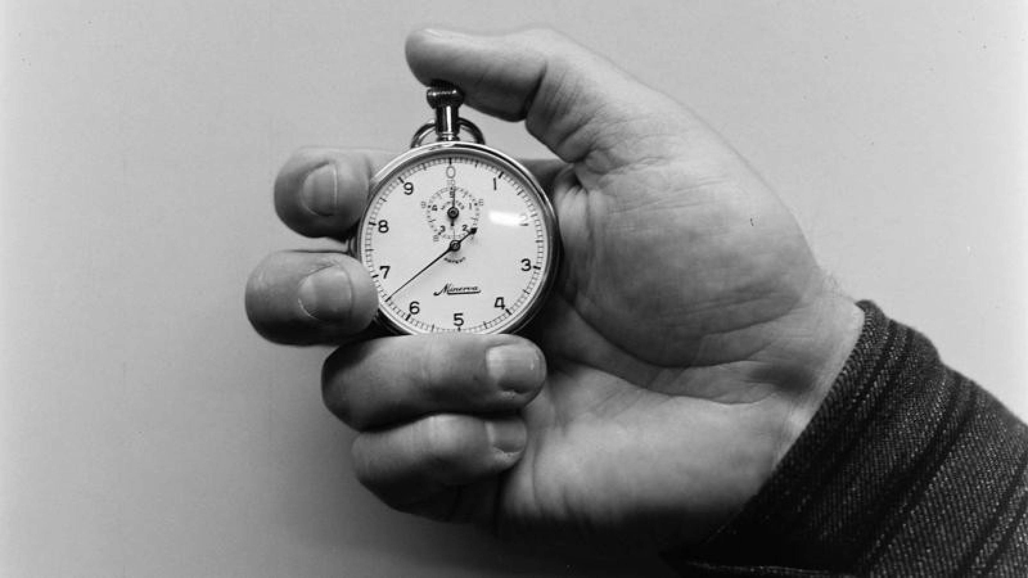 O teste da régua em intervalos regulares pode oferecer uma ideia da velocidade do nosso envelhecimento ao longo dos anos -  (crédito: Getty Images)