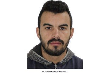 Foragido, Antônio Carlos Pessoa é suspeito de ter executado Rosemeire Gomes Tavares juntamente com o irmão - (crédito: Divulgação/PCDF) Foragido, Antônio Carlos Pessoa é suspeito de ter executado Rosemeire Gomes Tavares juntamente com o irmão - (crédito: Divulgação/PCDF)