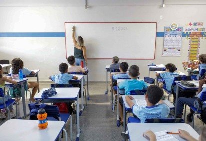 Entre os cargos contemplados está o de professor da educação básica -  (crédito: Tony Oliveira/Agência Brasília)