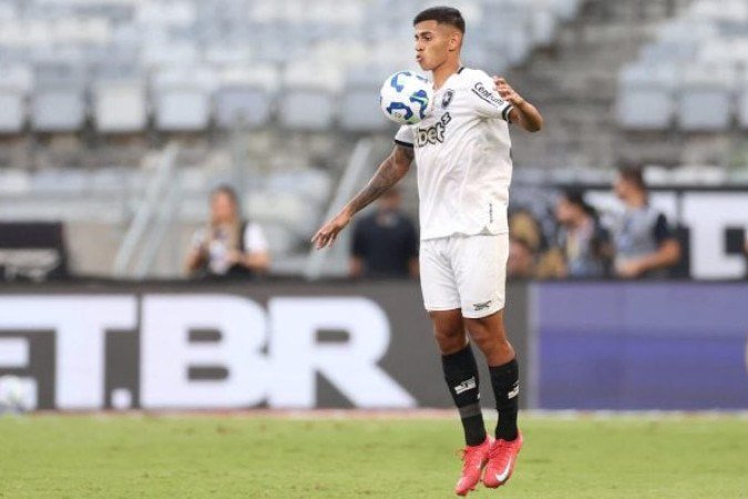 DAVID RICARDO - Batido nas bola aéreas. Chegou atrasado algumas vezes e recorreu para joigadas mais imprudentes. Já foi expulso uma vez. Tem que ficar ligado! - NOTA: 5,0 - Foto: Vitor Silva/Botafogo