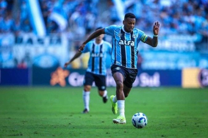 Edenilson sofreu contusão muscular na coxa direita em último compromisso do Grêmio - (crédito: Foto: Lucas Uebel / Grêmio FBPA) Edenilson sofreu contusão muscular na coxa direita em último compromisso do Grêmio - (crédito: Foto: Lucas Uebel / Grêmio FBPA)