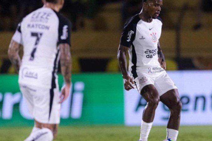 CACÁ - Assim como seu companheiro, não teve um grande destaque na partida e apareceu mais ao longo da armação alvinegra. Nota: 5 - Foto: Rodrigo Coca/Agência Corinthians