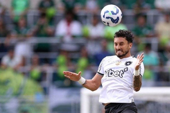 TELLES - Teve momentos em que nem conseeguiu dominar a bola. Não transmitiu segurança defensiva. O Carabobo, assim, sentiu, de forma correta, que o mapa da mina estava no lado esquerdo da defesa alvinegra. Saiu, no segundo tempo, para a entrada de Allan - NOTA: 3,5 - Foto: Vitor Silva/Botafogo  